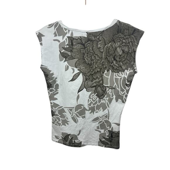 T-shirt Women’s Black White Rose Studded Small Graphic Y2K V-neck Leo Guy 90s - Picture 8 of 11